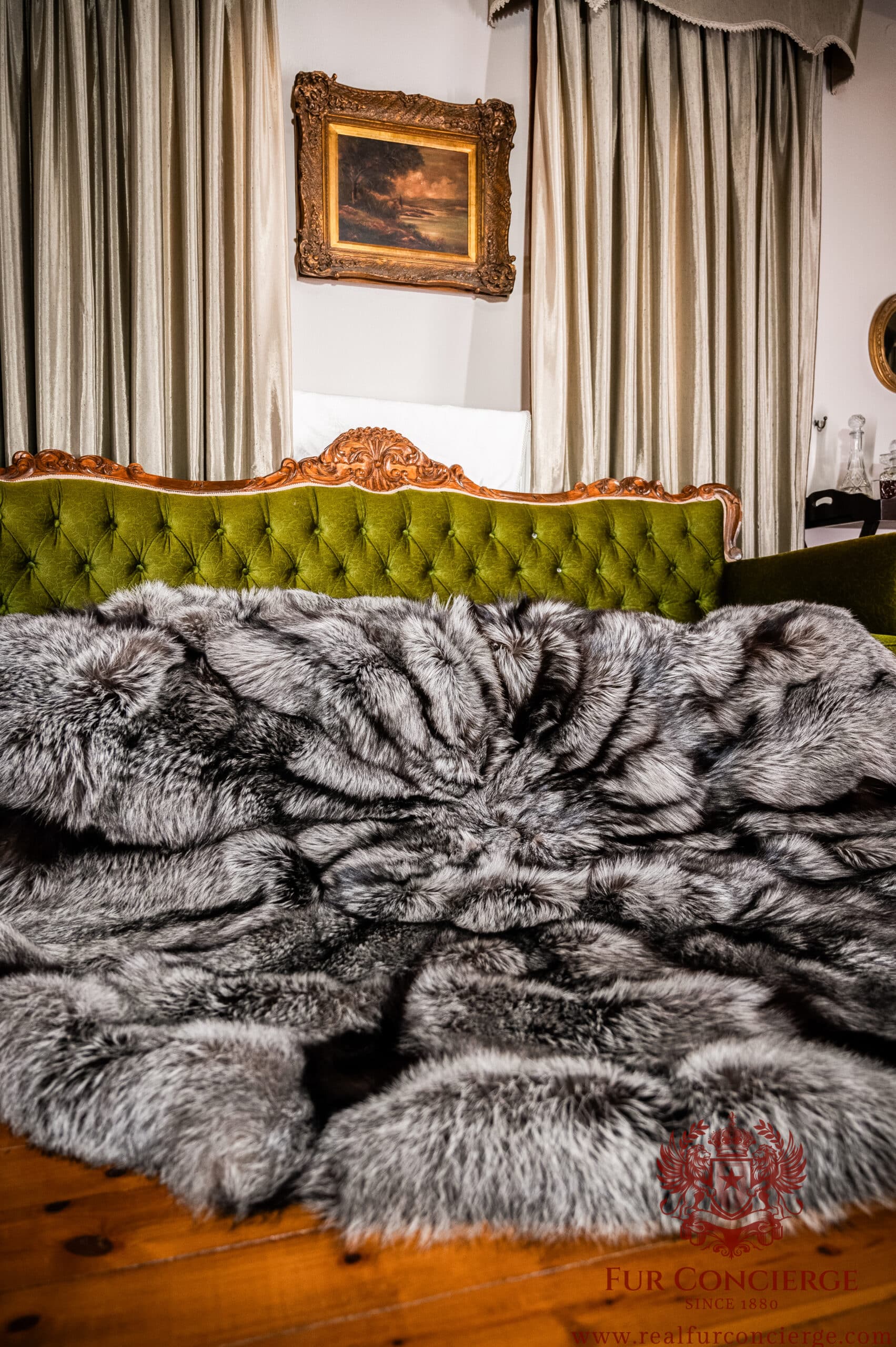 Venice | Real Luxurious Norwegian Saga Silver Fox Round Fur Throw-Rug
